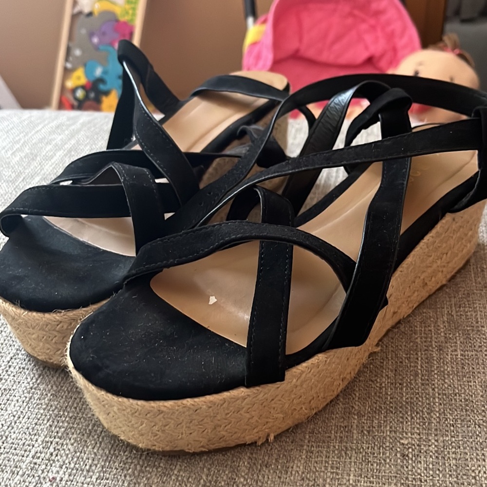 Black wedge
